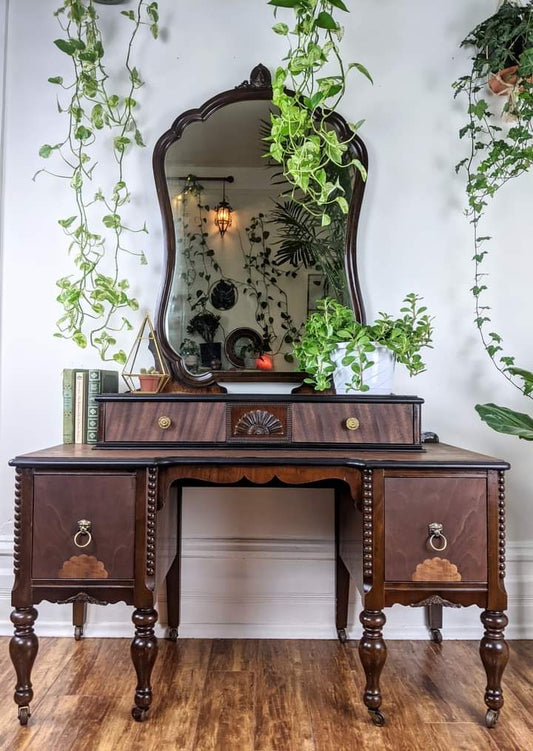 The Gwendolyn Vanity