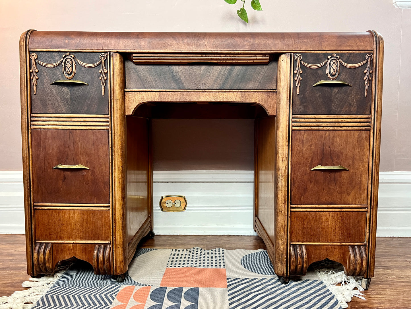 The Fancy Pineapple Desk