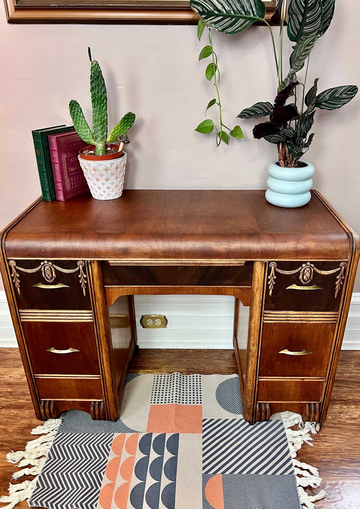 The Fancy Pineapple Desk