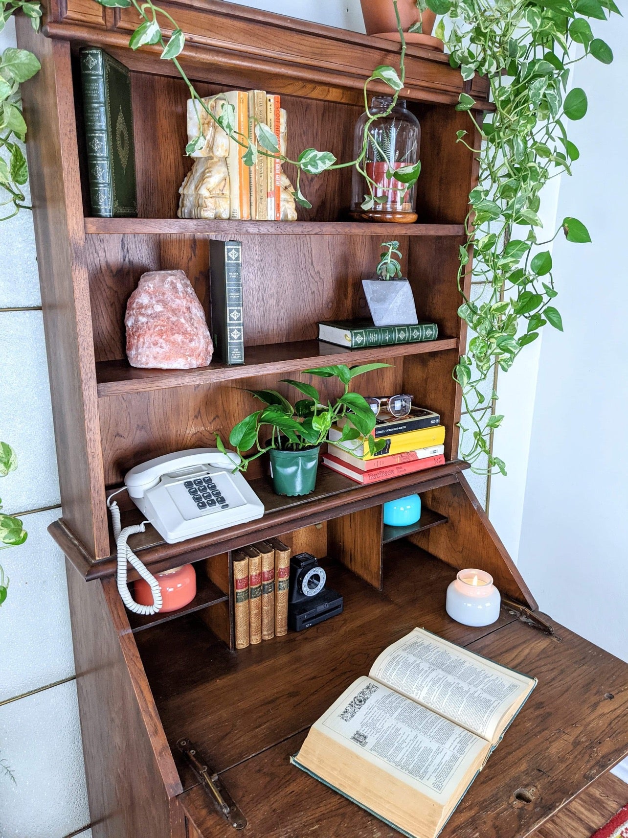 The Sommerfeld Secretariat