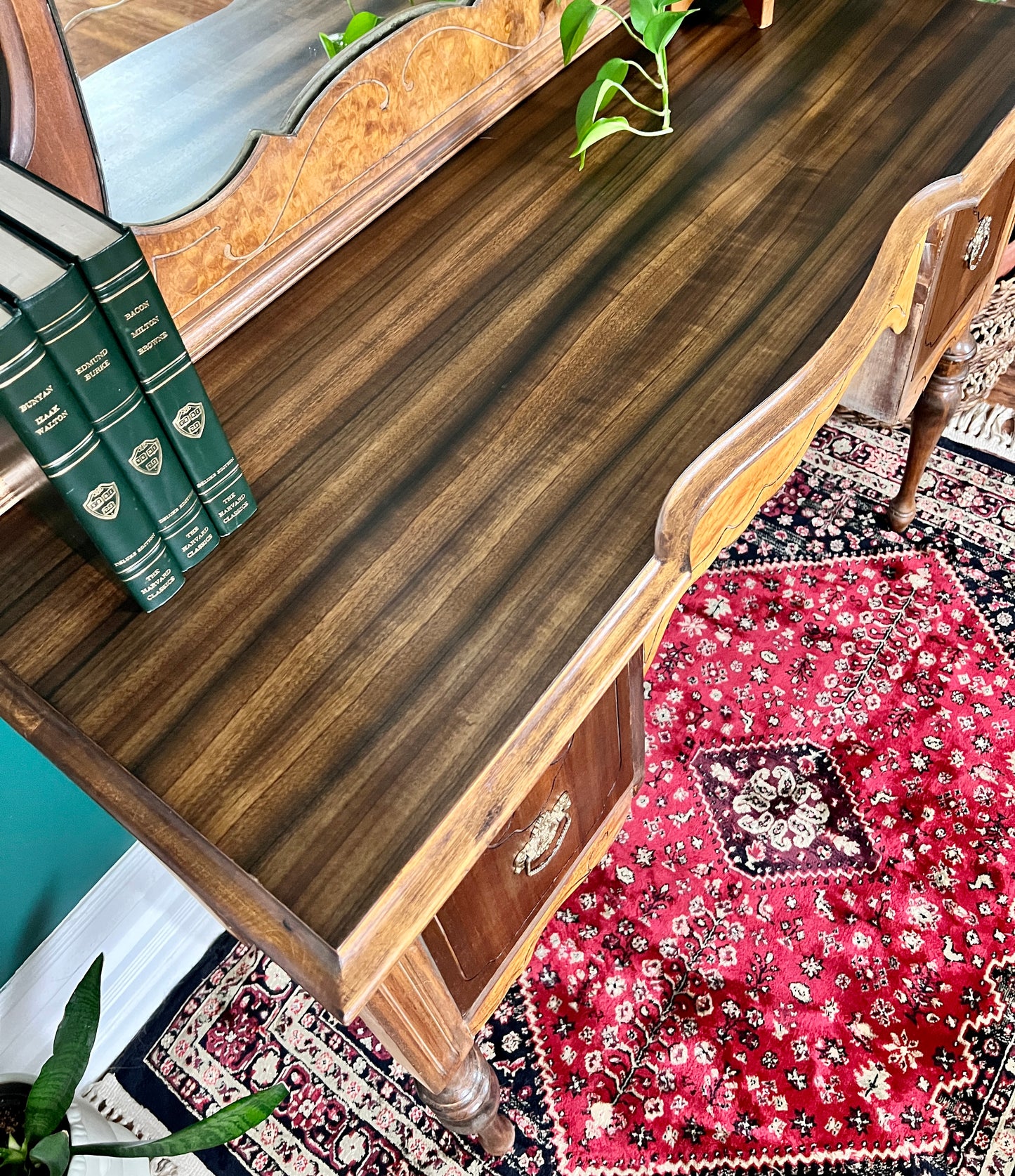 The Saturna Vanity