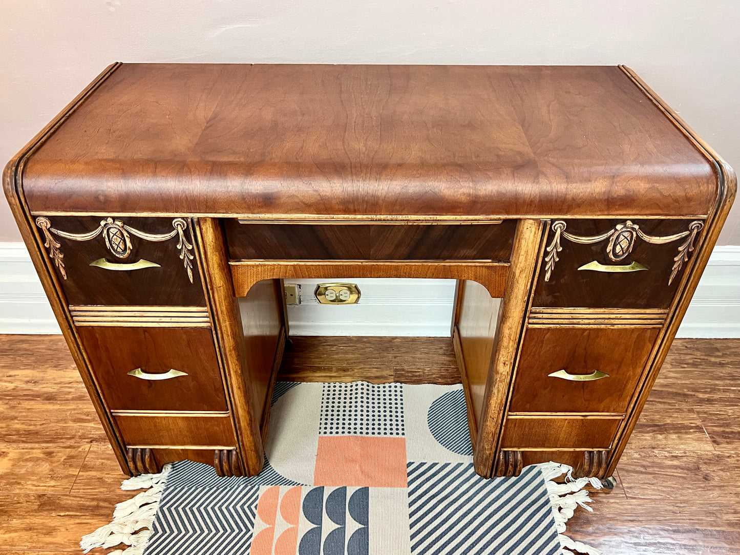 The Fancy Pineapple Desk