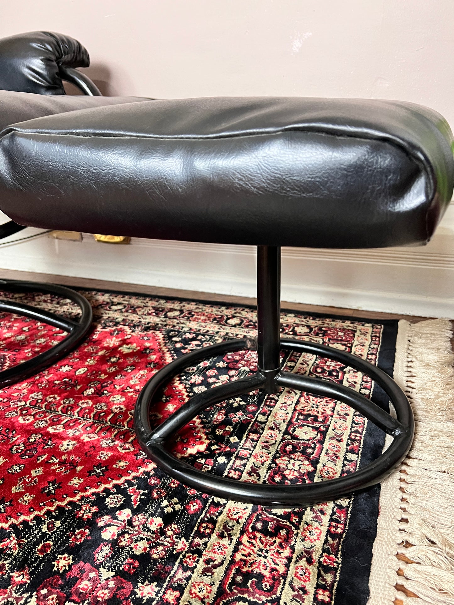 The Jesper Recliner Chair & Ottoman