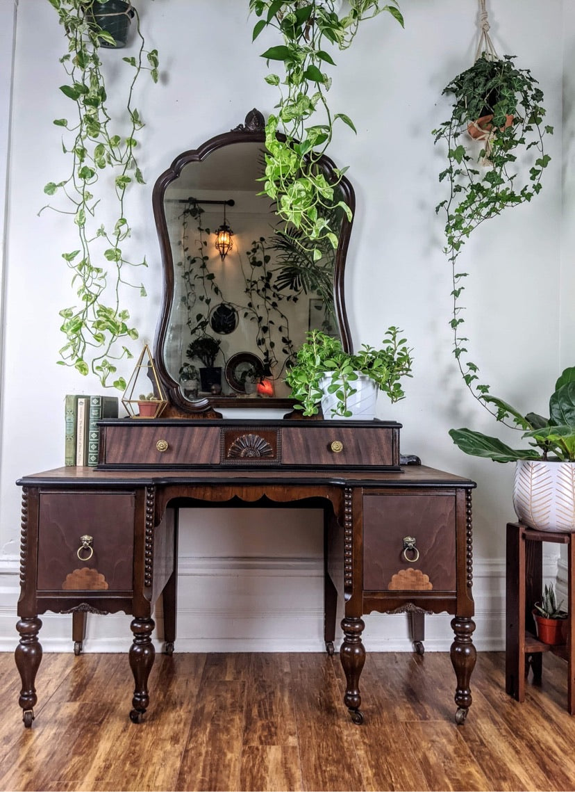 The Gwendolyn Vanity