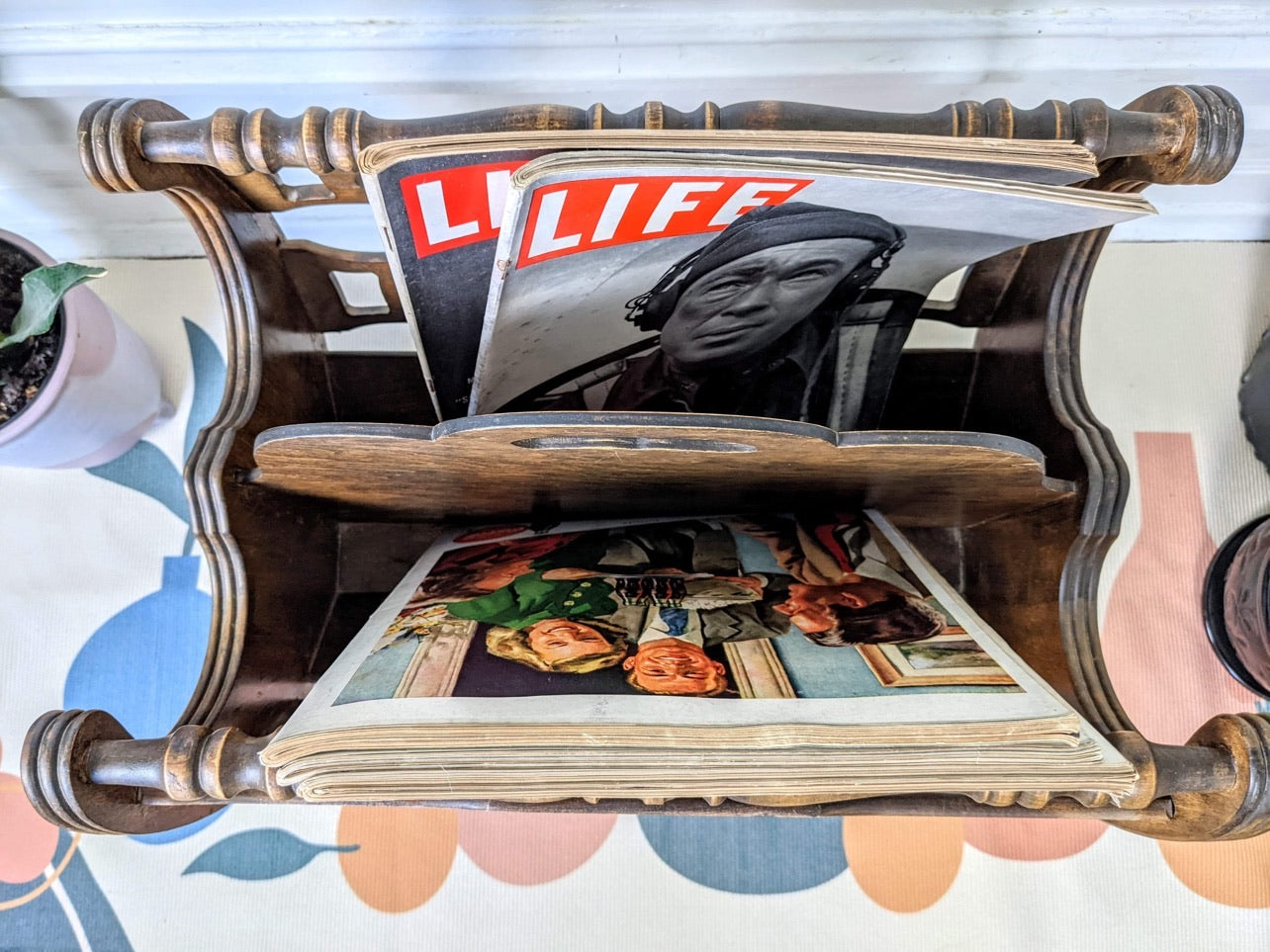 The Osvaldo Magazine/Book Organizer