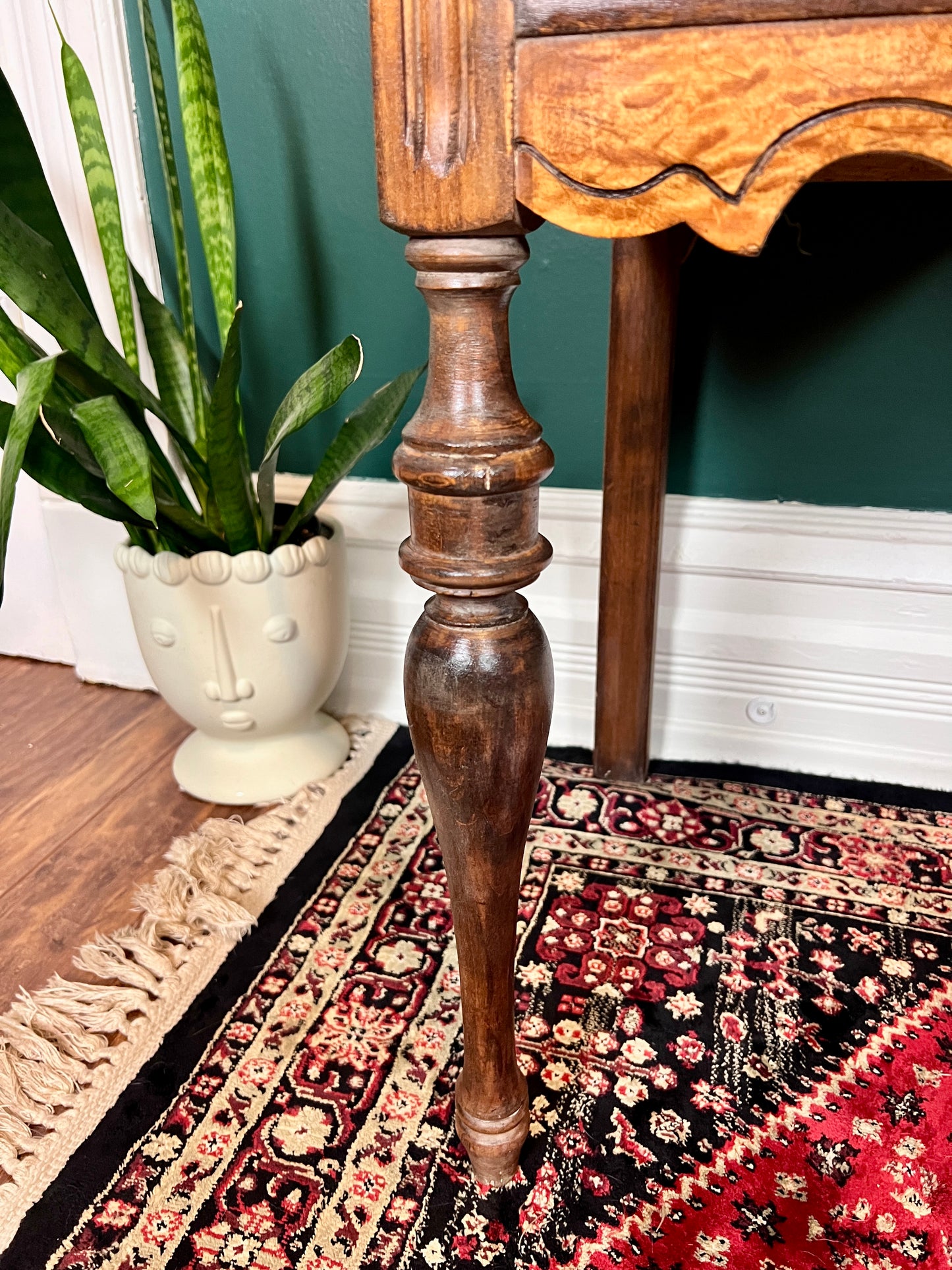 The Saturna Vanity