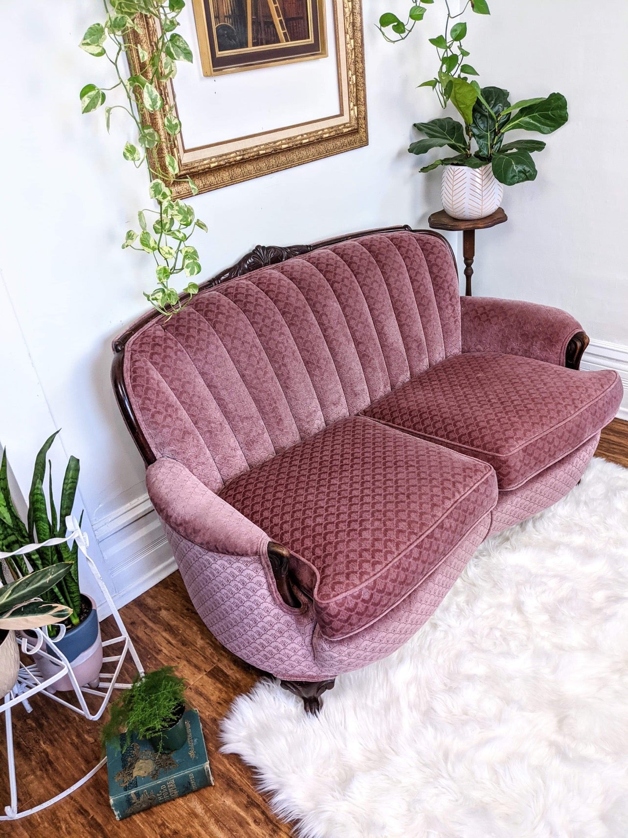 The Viola Loveseat