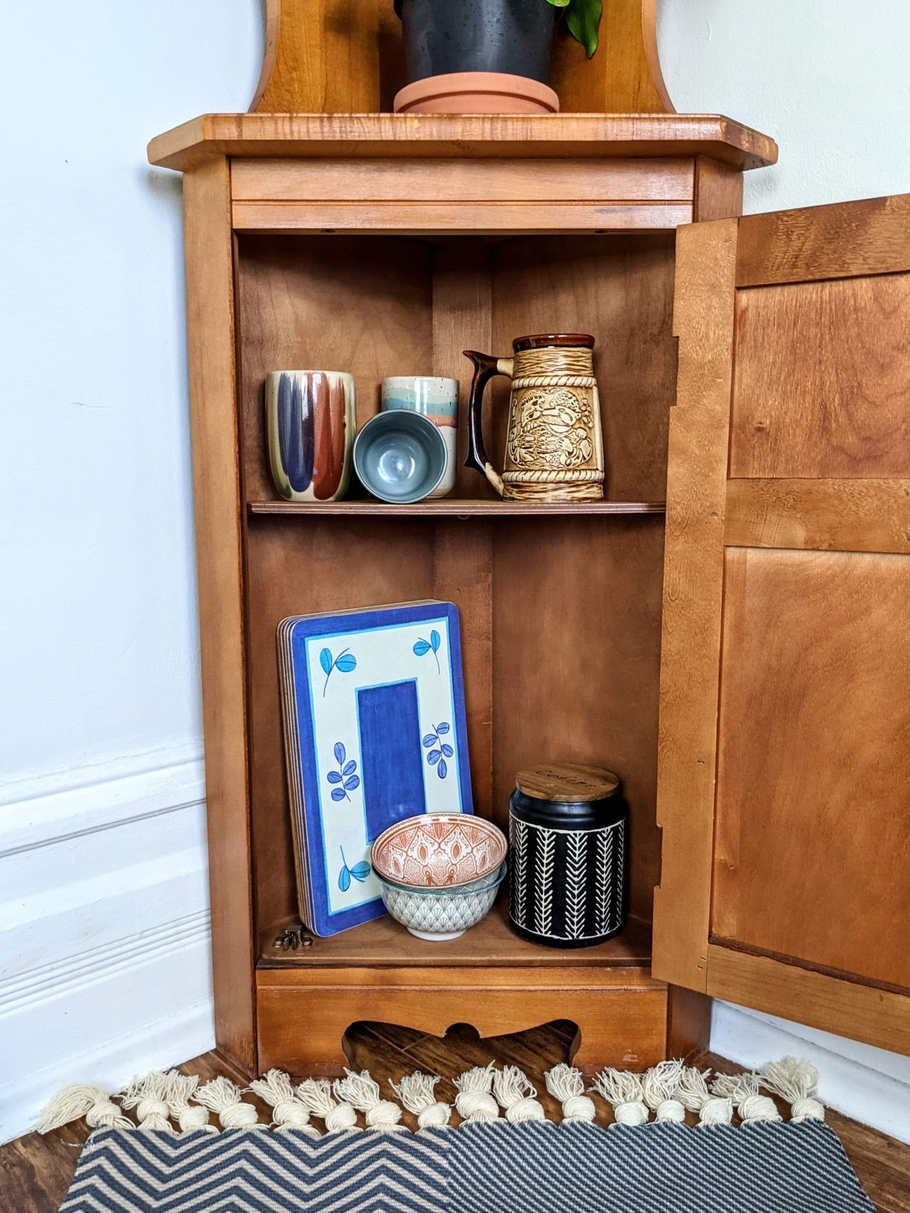 The Maple Corner Shelf