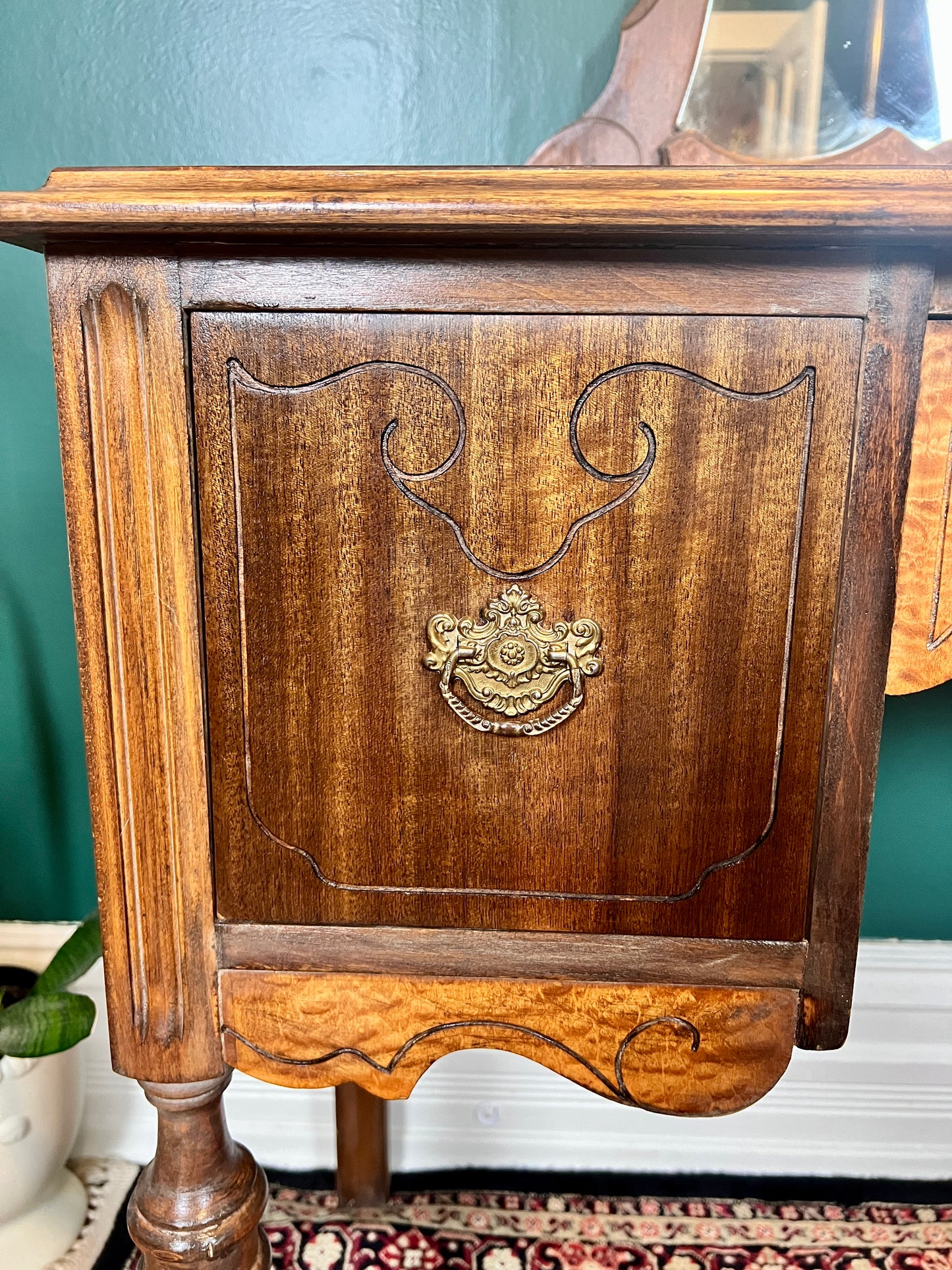The Saturna Vanity
