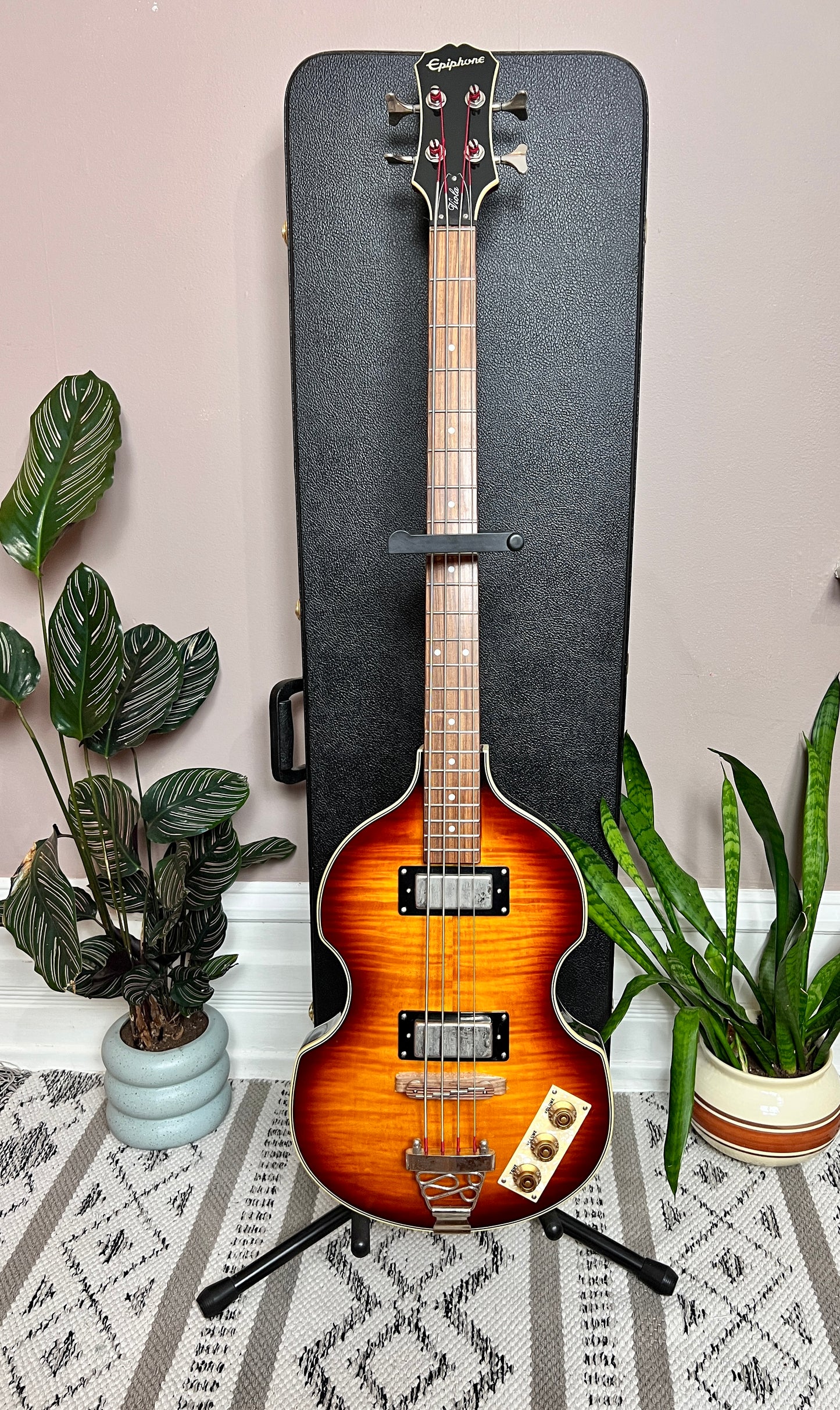Sunburst Epiphone Viola Bass Guitar