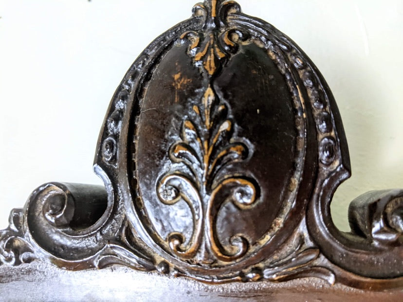 The Gwendolyn Vanity