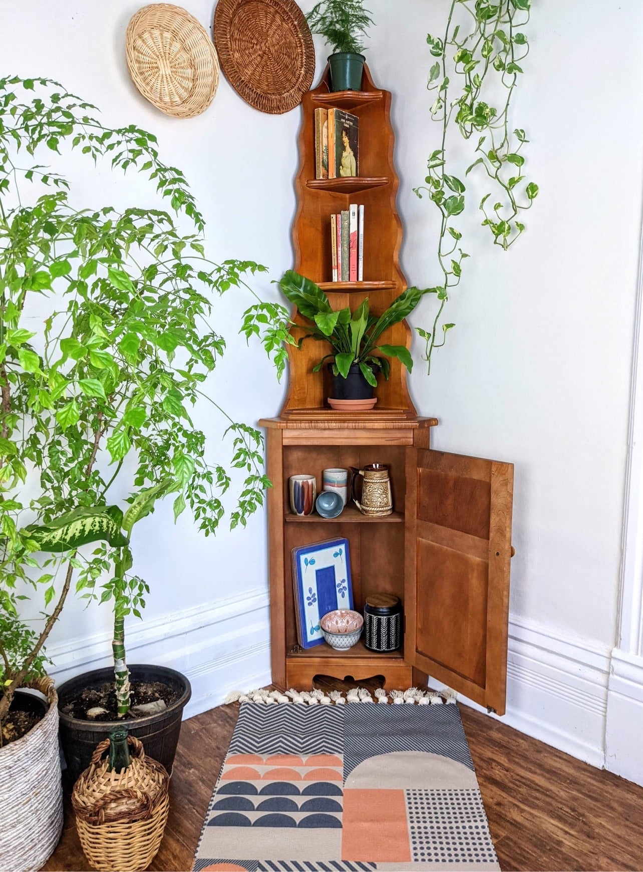 The Maple Corner Shelf