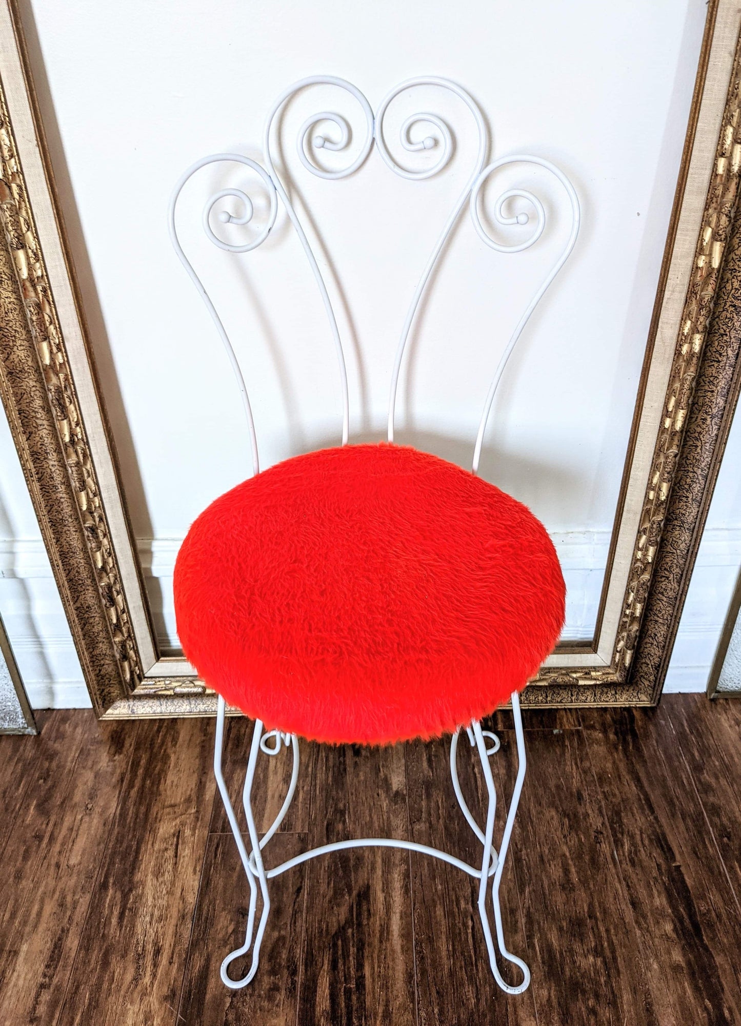 The Bella Donna Chair
