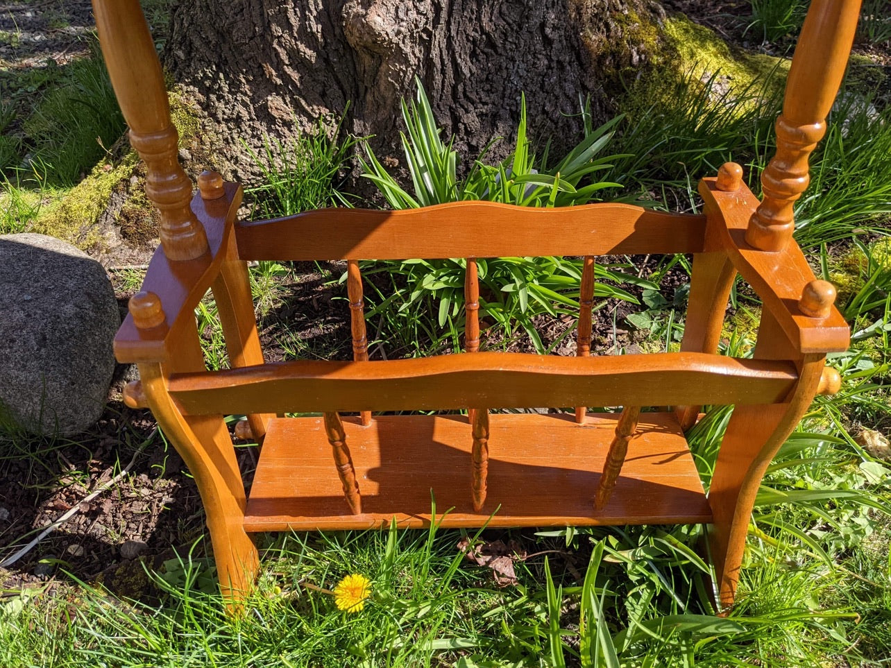 The Sid Side Table & Magazine Holder