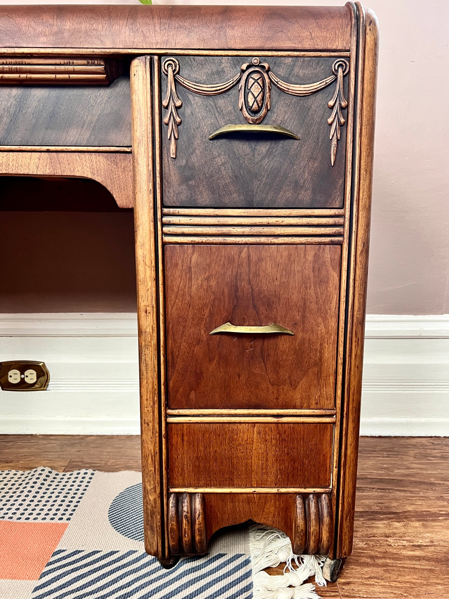 The Fancy Pineapple Desk