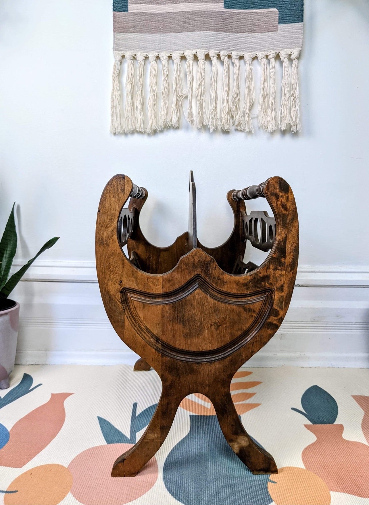 The Osvaldo Magazine/Book Organizer