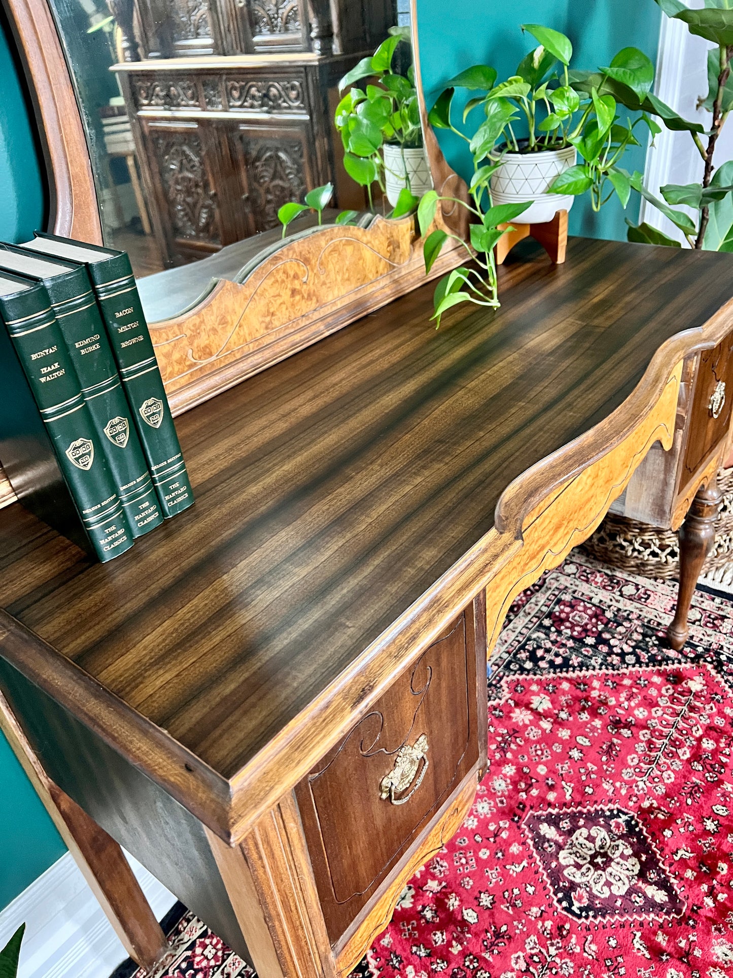 The Saturna Vanity