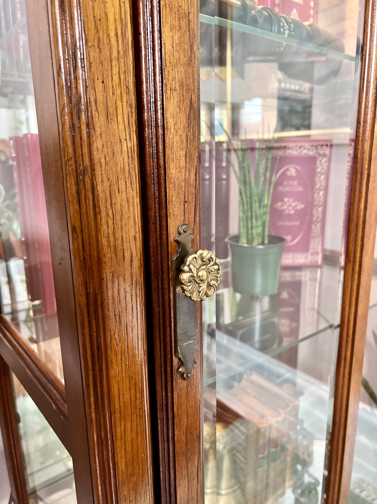 The Orwell Display Cabinet