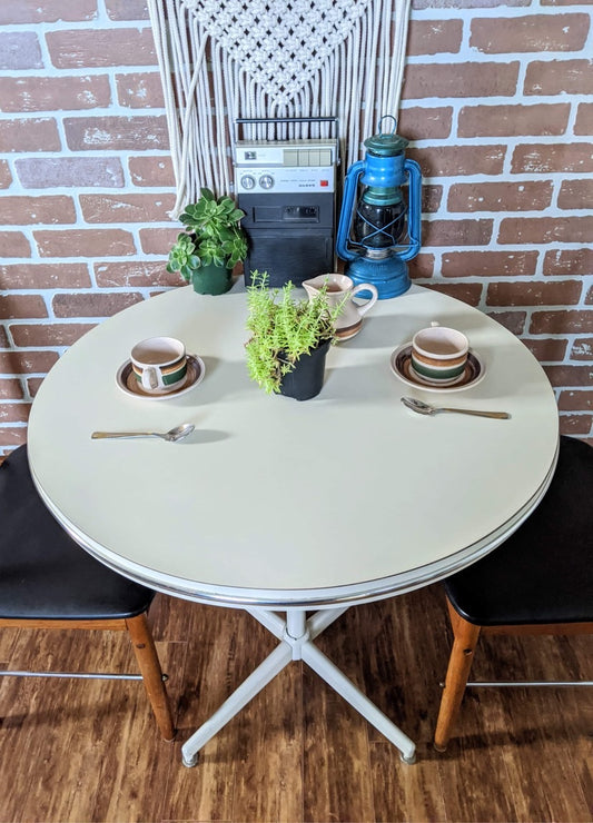It’s A Round Retro Table!
