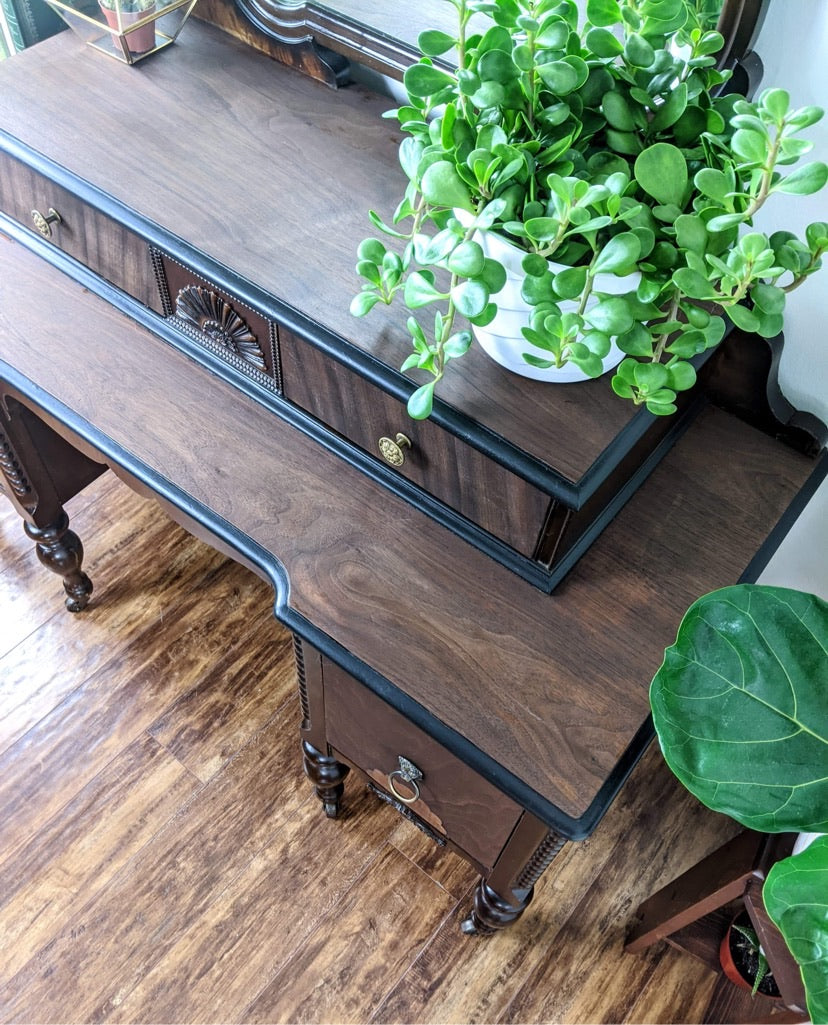 The Gwendolyn Vanity