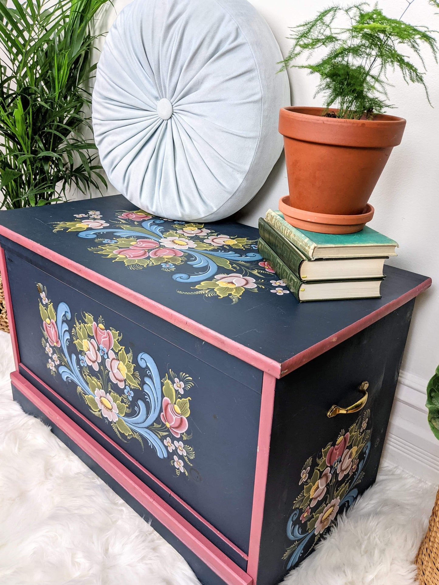 The Pennsylvania Pine Chest